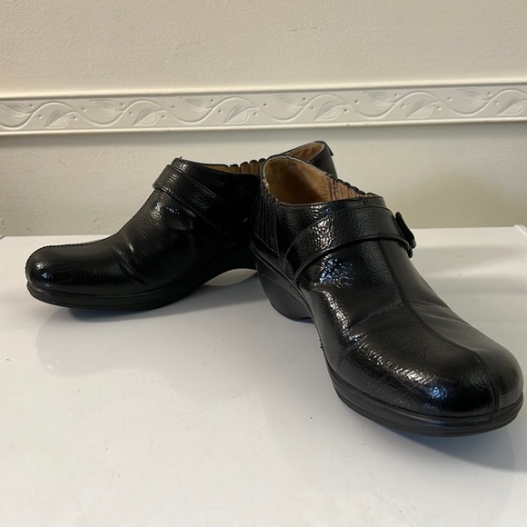 Shiny black leather loafers, size 8.5 - Picture 5 of 14